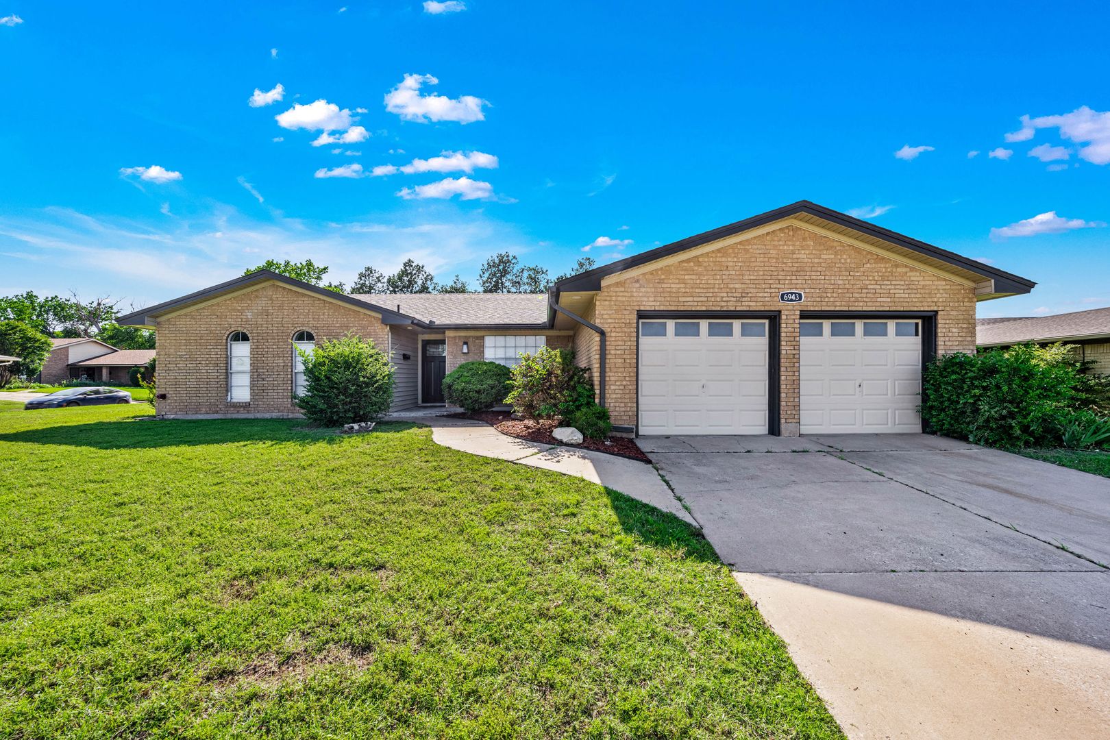 Lawton House: 6943 NW Eisenhower Drive