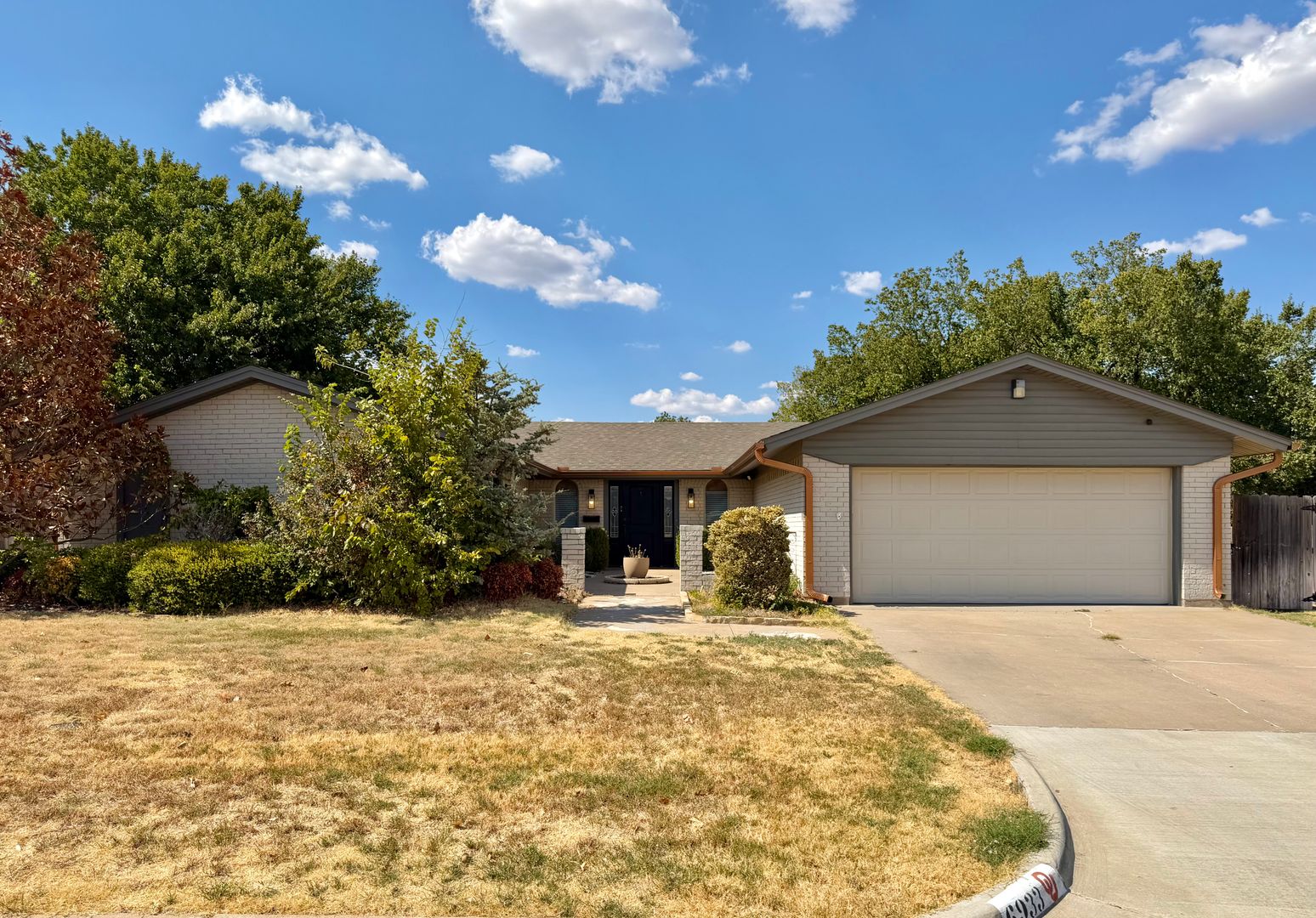 Lawton House: 6933 NW Eisenhower Dr