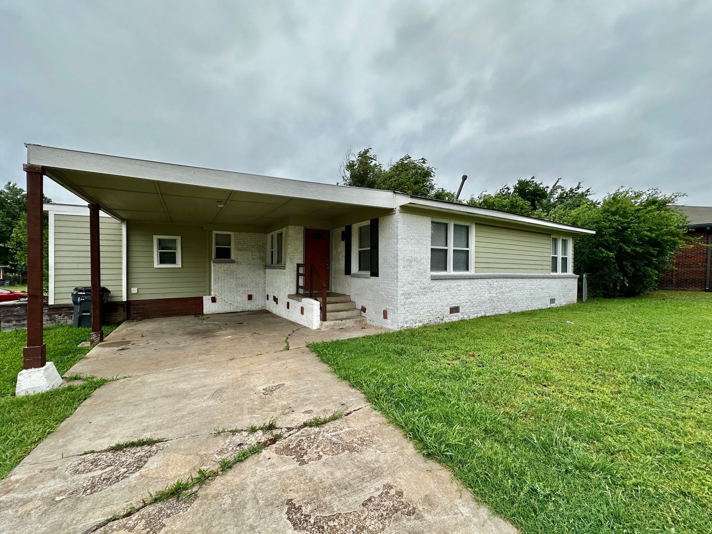 Lawton Apartment: 2017 NW 27th St
