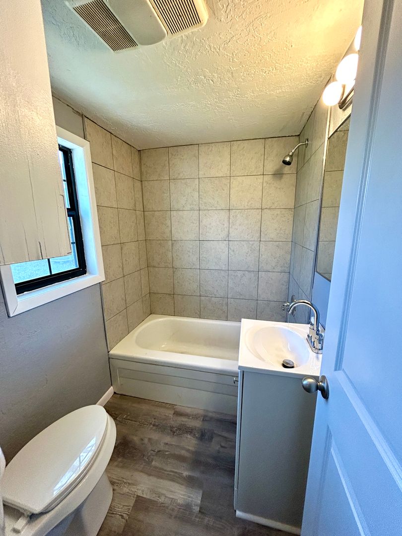 Lawton Apartment: 1813 NW Bell Avenue