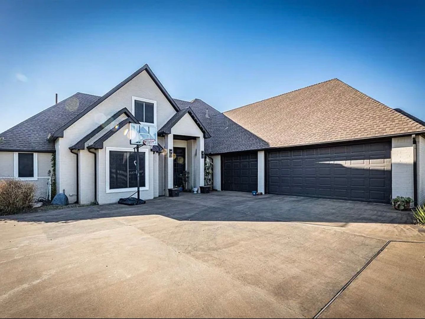 Lawton House: 7623 Wyatt Lake Dr