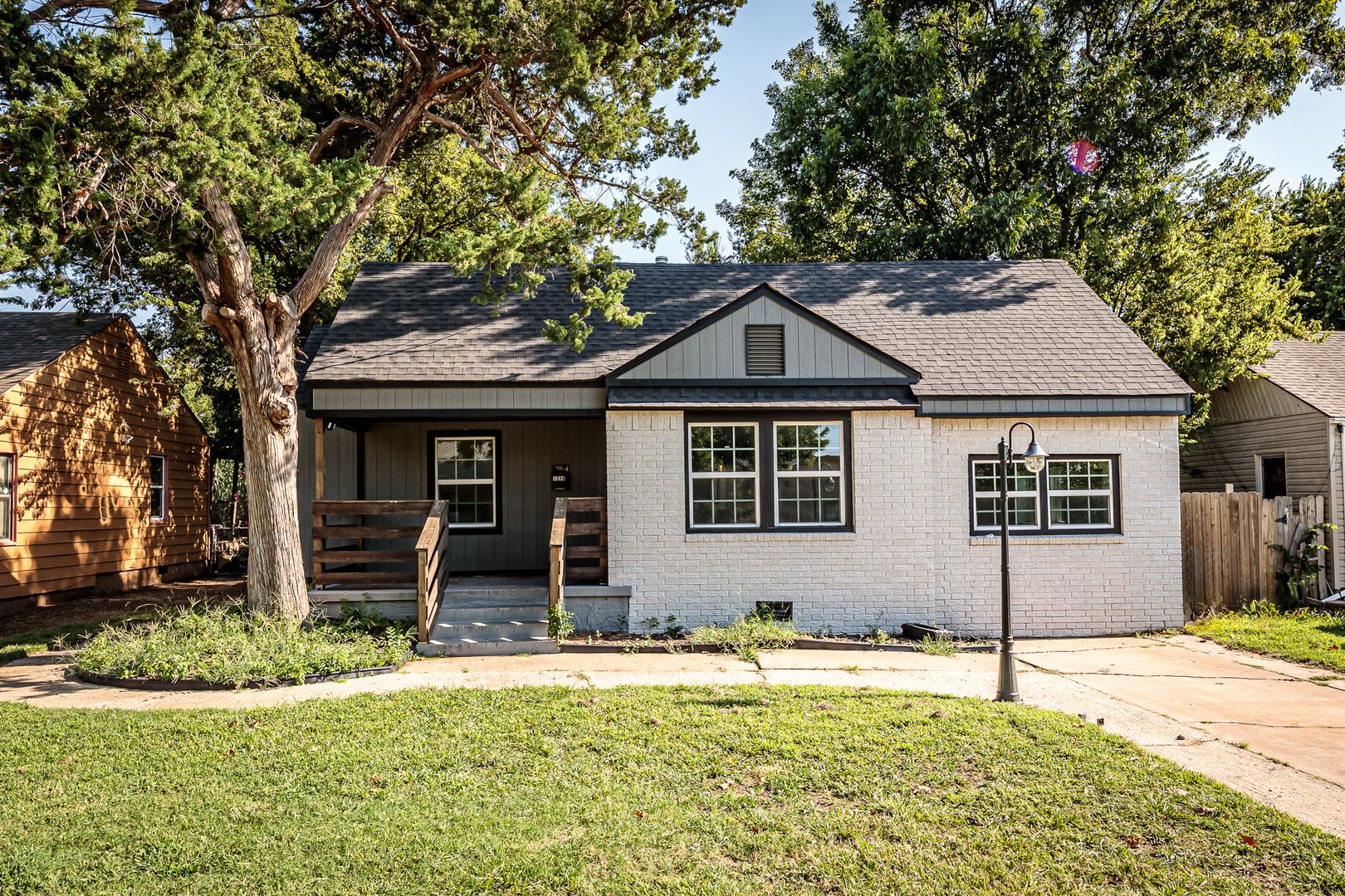 Lawton House: 1714 NW Oak Ave