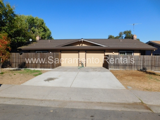 Spacious 3bd/2ba North Highlands Duplex with Garage – photo 1