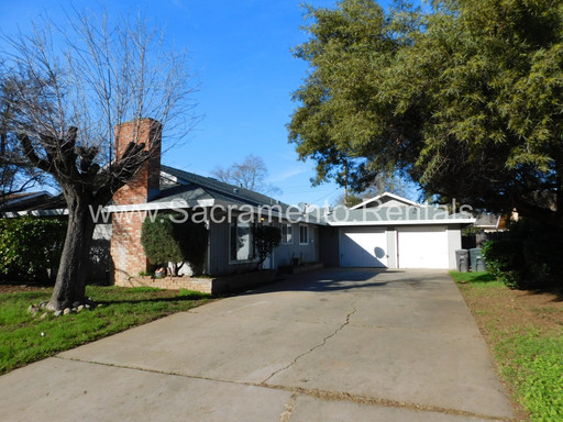 Updated 2bd/1ba Lincoln Village Duplex with Garage – photo 1