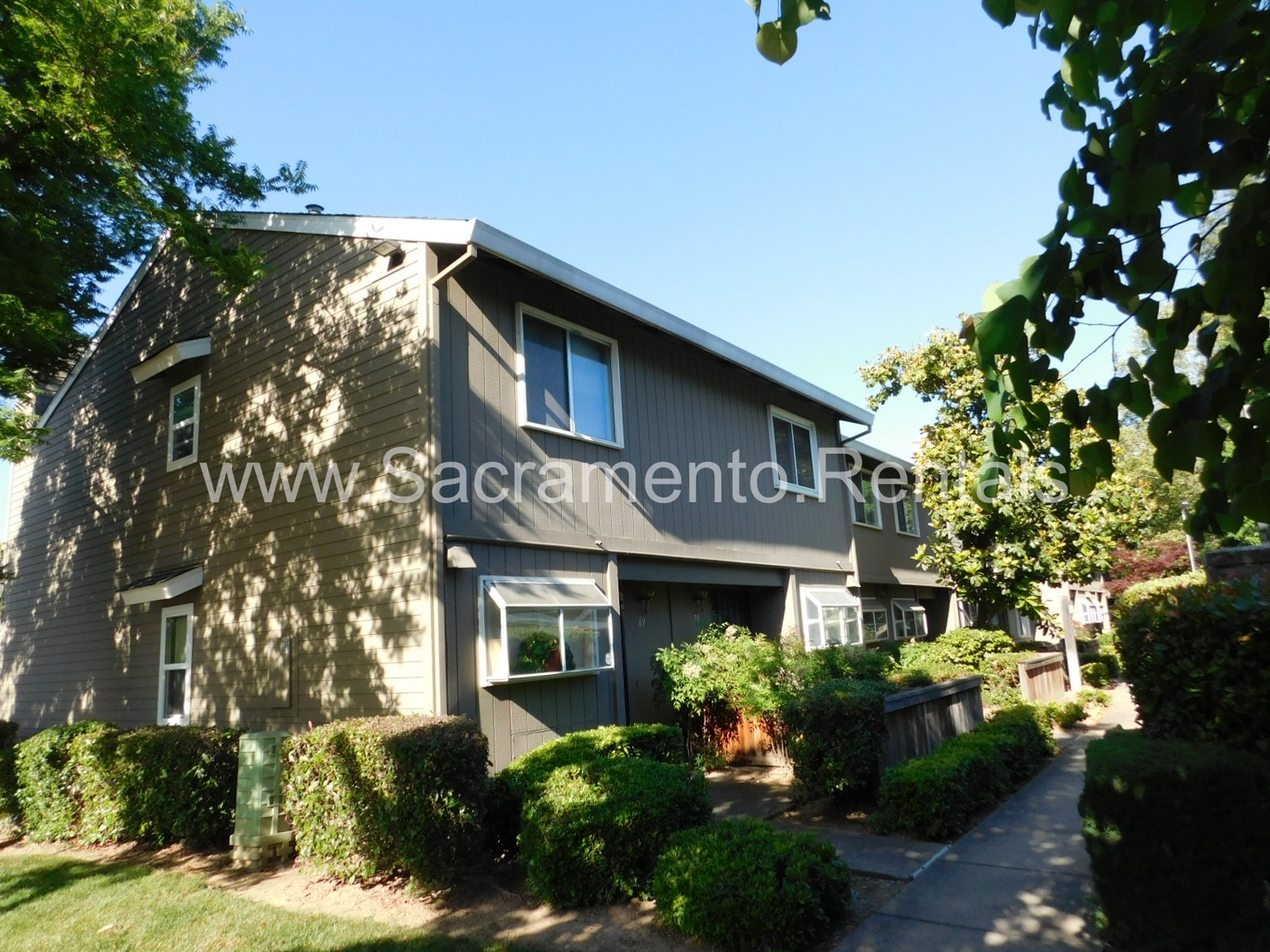 Sacramento House: 5632 Hamilton Street #70