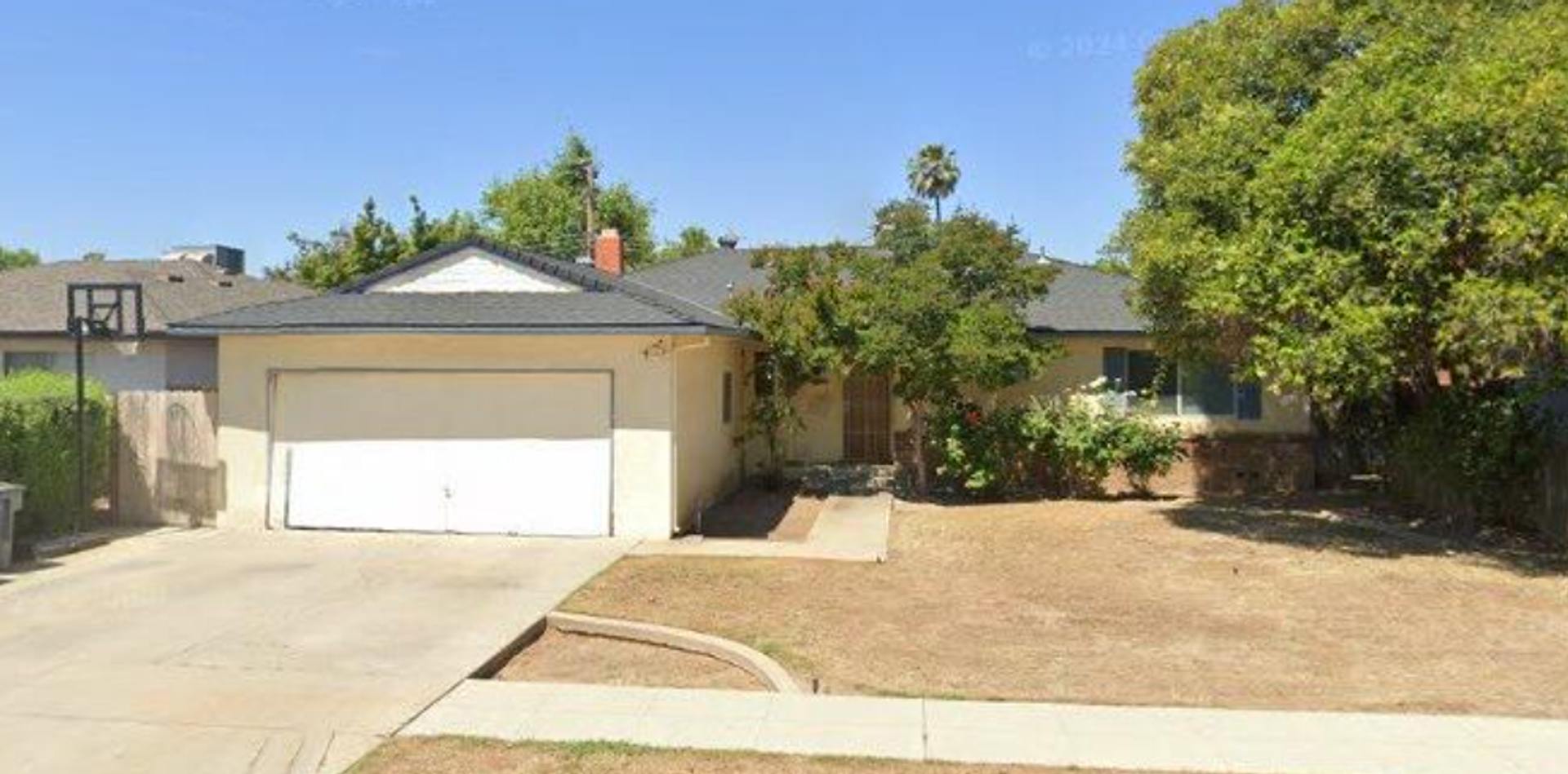 Fresno House: 5721 N Callisch Ave