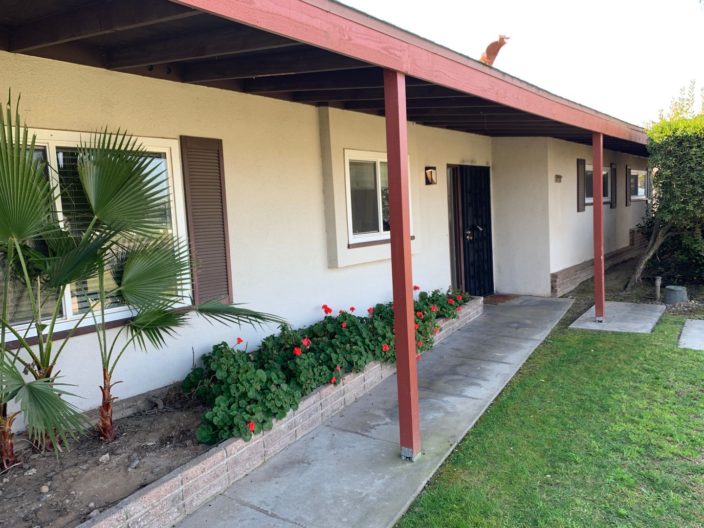 Fresno House: 1141 W Barstow Ave