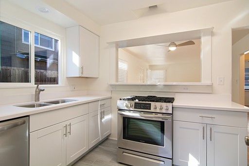 Beautiful Newly Remodeled 2 bedroom 1 Bath house in Coronado! – photo 1