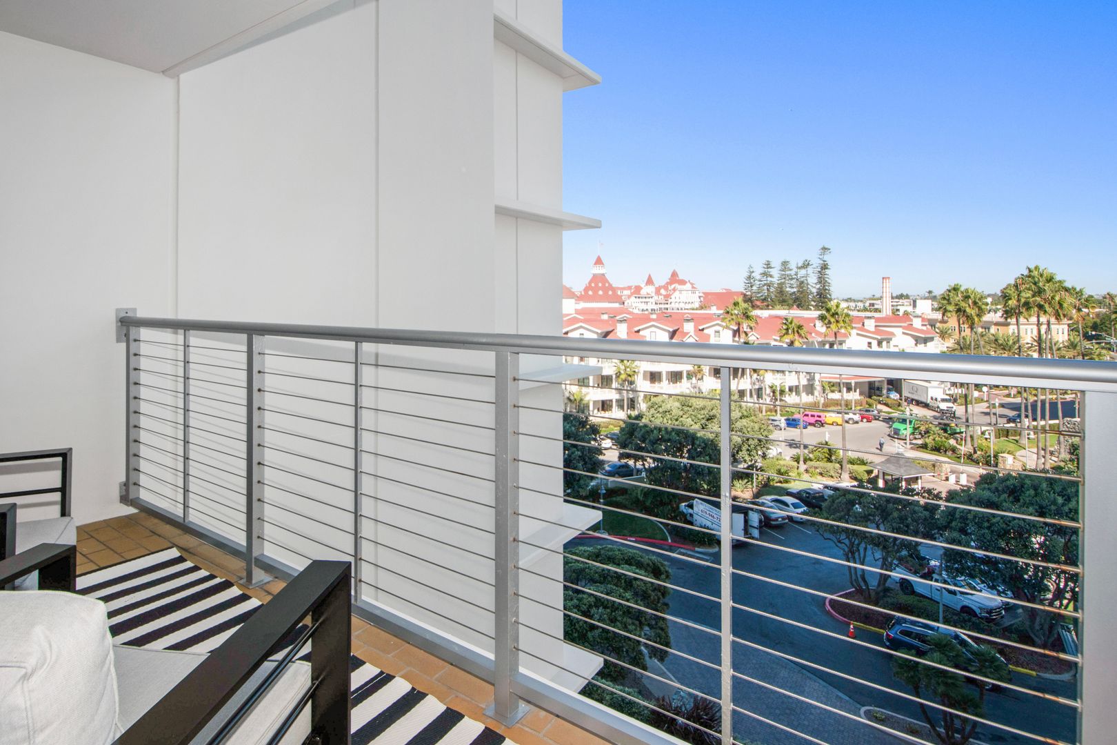 Coronado Apartment: 1720 Avenida Del Mundo #501