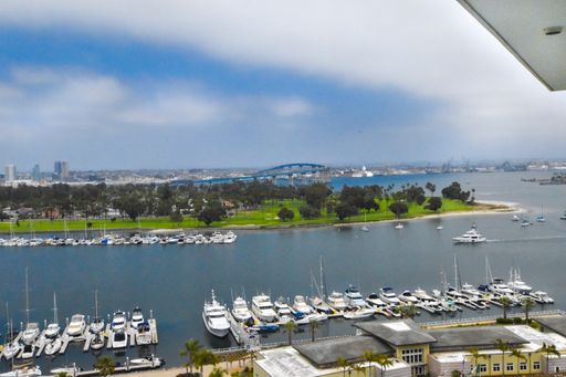 2 Bedroom 2 Bath Condo Offers unobstructed views of Coronado bridge, Gloriette bay and the beautiful San Diego skyline – photo 1