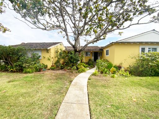 Unfurnished 4 Bedroom Home Blocks from Beach – photo 1