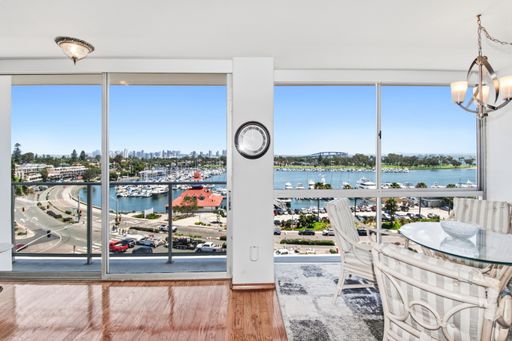 La Playa One Bedroom with Unobstructed Bay Views – photo 1