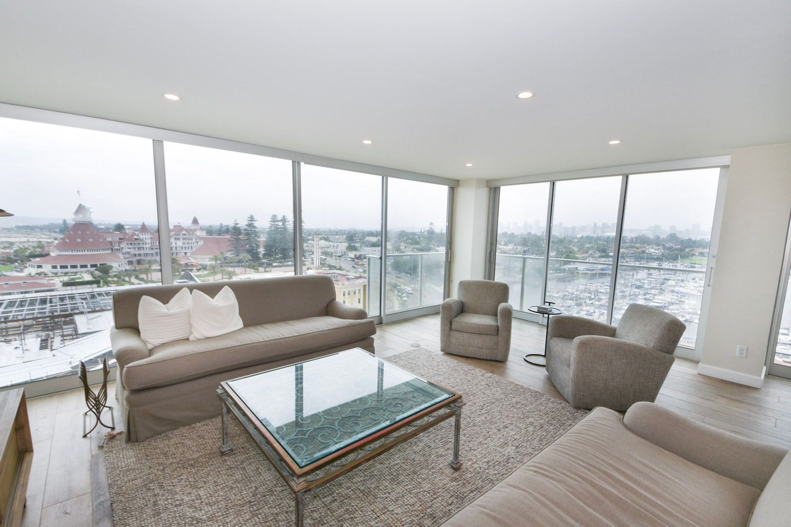 Coronado Apartment: 1710 Avenida Del Mundo #1008