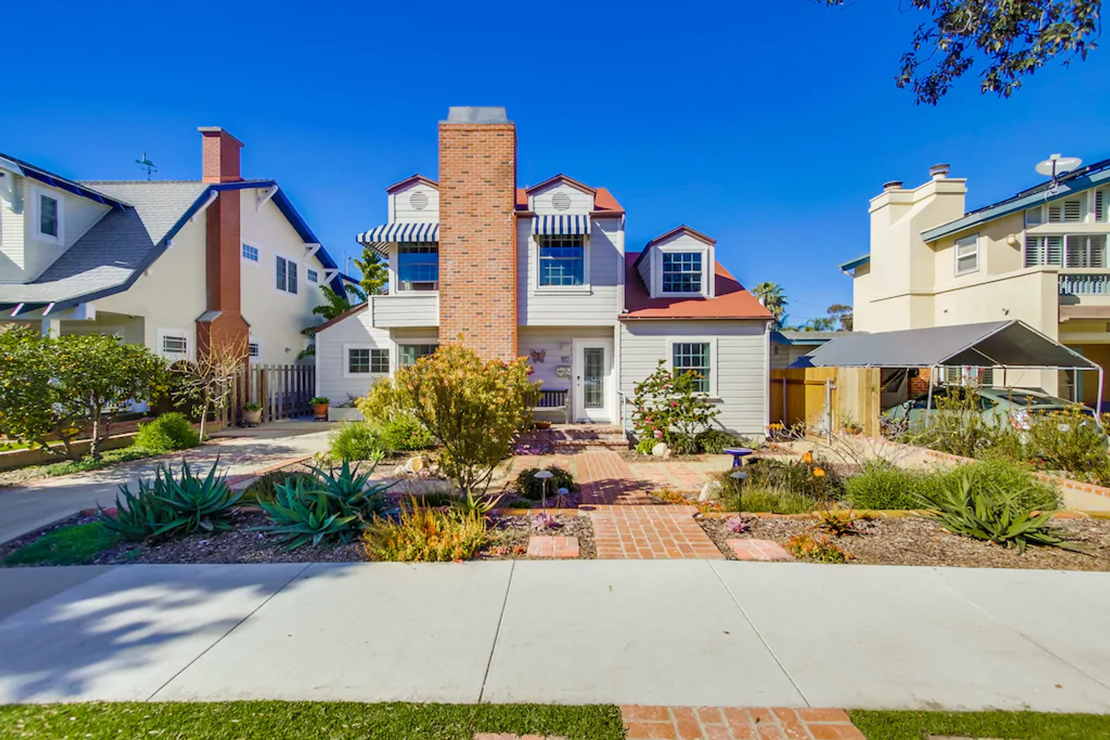 Coronado Apartment: 250 Soledad Place