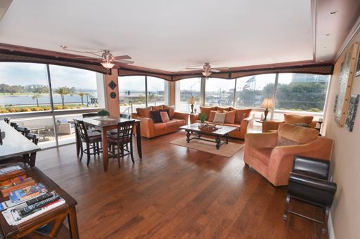 Beautiful terrace unit available in The Shores! – photo 1