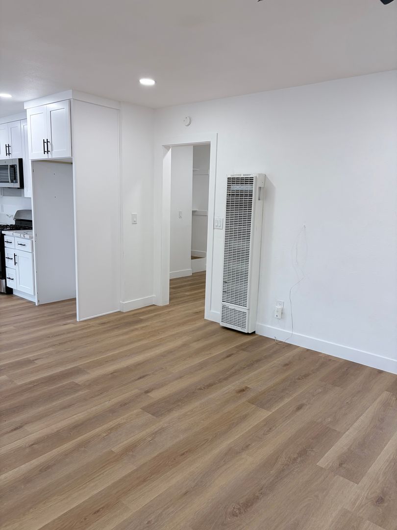 Los Angeles Apartment: 8223 S Main Street