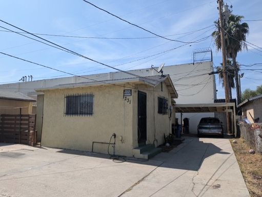 2 Bedroom / 1 Bath Unit in East Los Angeles