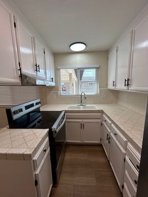 STUNNING Remodeled 2 Bed 1 Bath Ground Floor Unit with Indoor W/D Hookups – photo 1