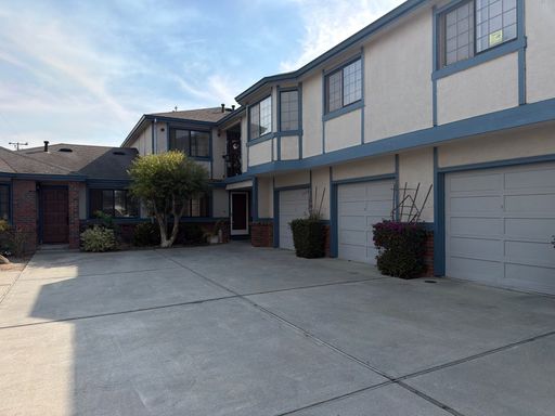 South Salinas Downstairs 2 Bed/ 1 Bath Unit – photo 1