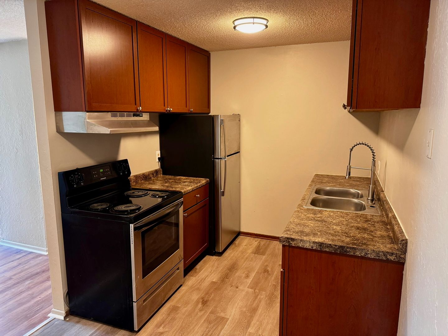 York Ave Apartments 6 of 8