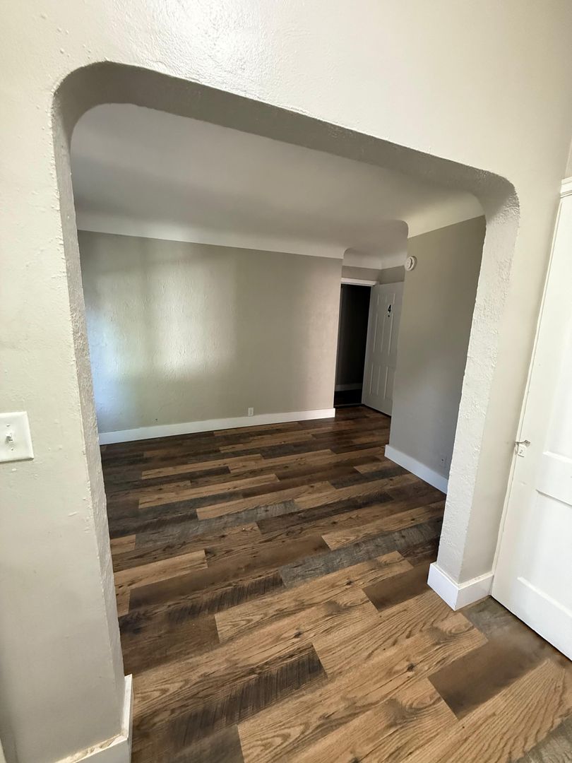 St Paul Apartment: 251 Maria Ave