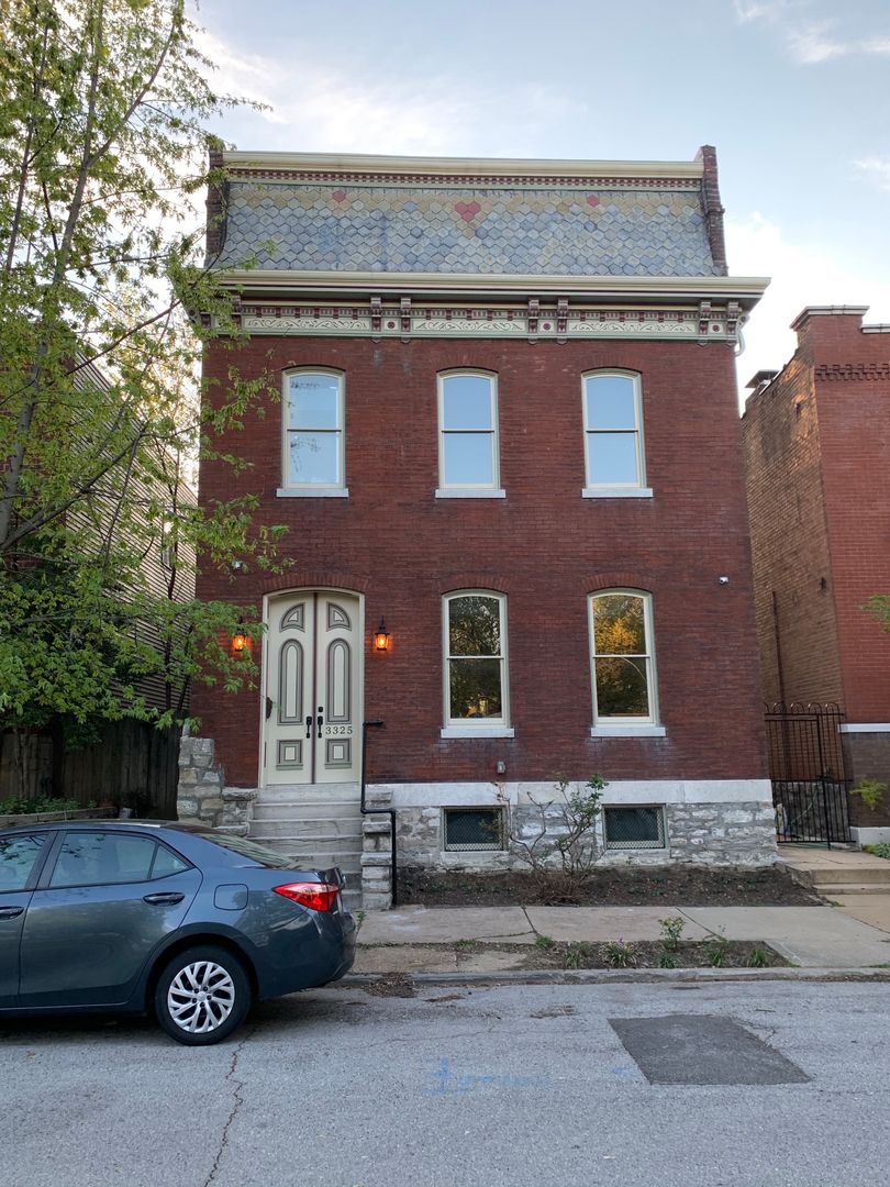 St. Louis House: 3325 Indiana Ave.