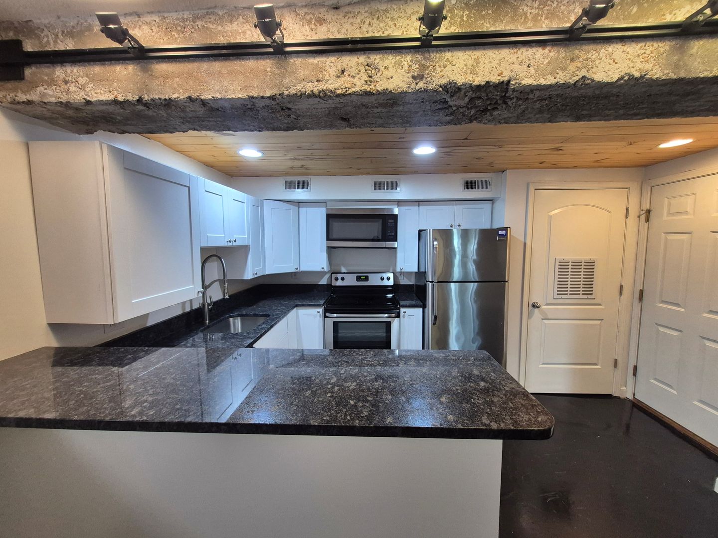 St. Louis Apartment: 3535 Roger Pl