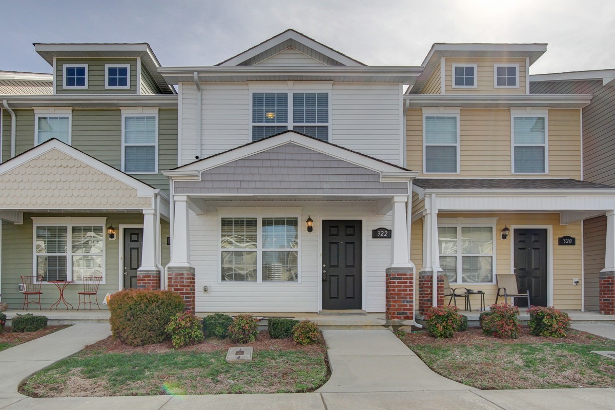 Clarksville House: 322 Sam Houston Circle
