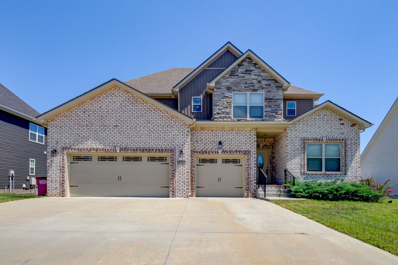 Clarksville House: 332 Bluebriar Trc.