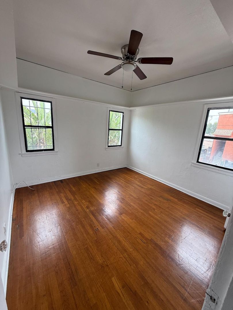 Los Angeles Apartment: 5942 Willoughby Avenue