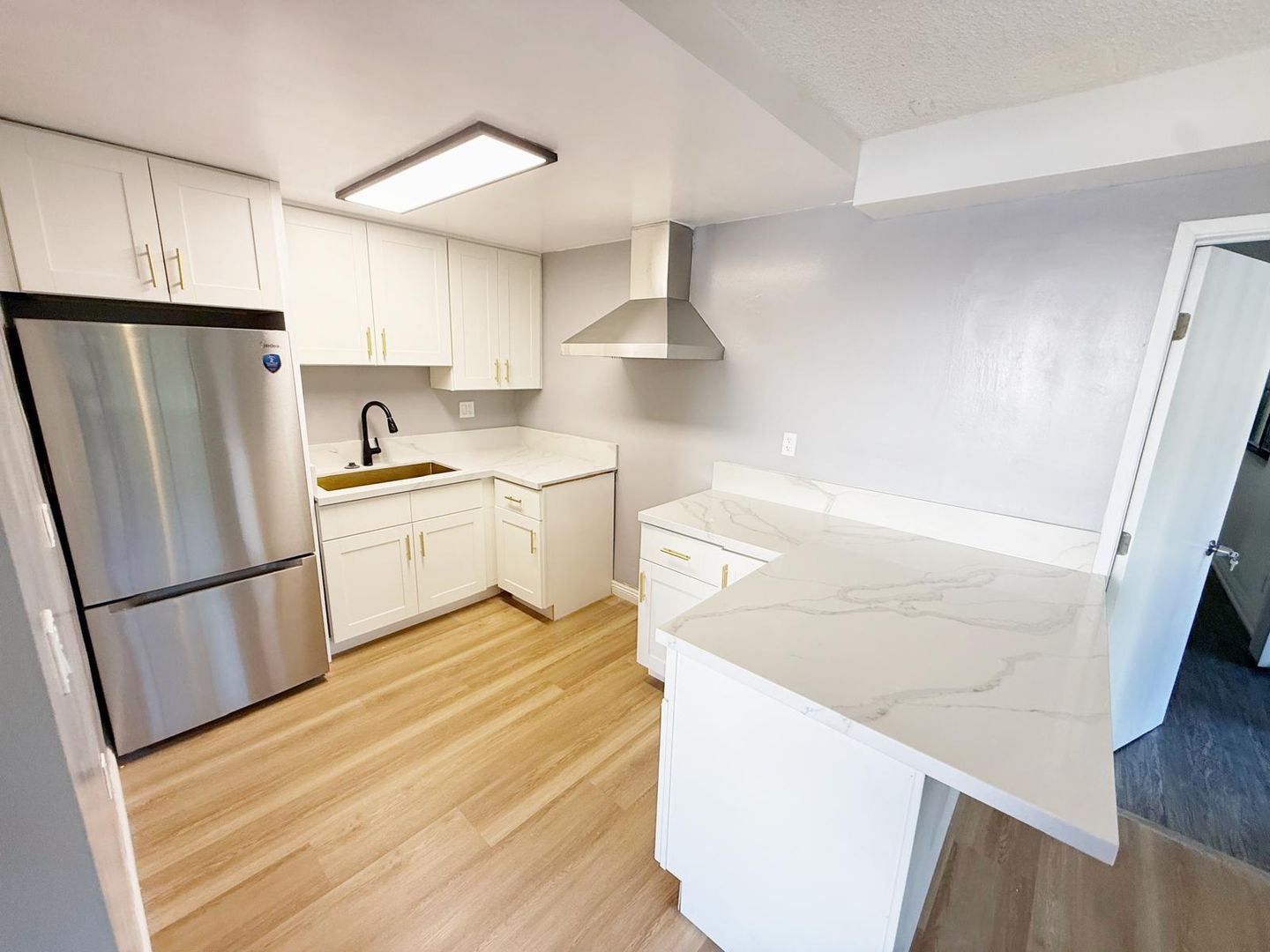 Los Angeles Apartment: 827 Glendale Blvd