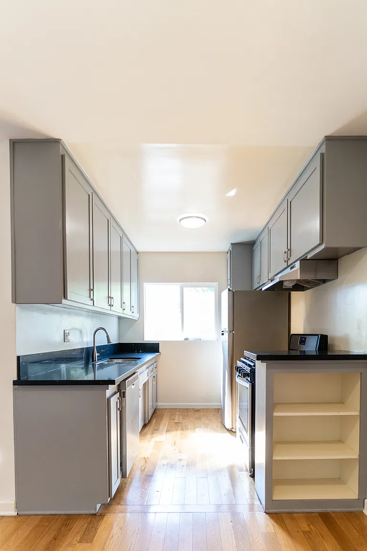 Los Angeles Apartment: 1954 Cheremoya Ave