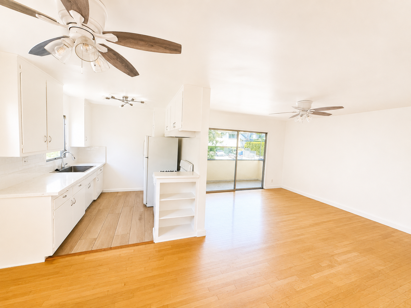Los Angeles Apartment: 1954 Cheremoya Ave