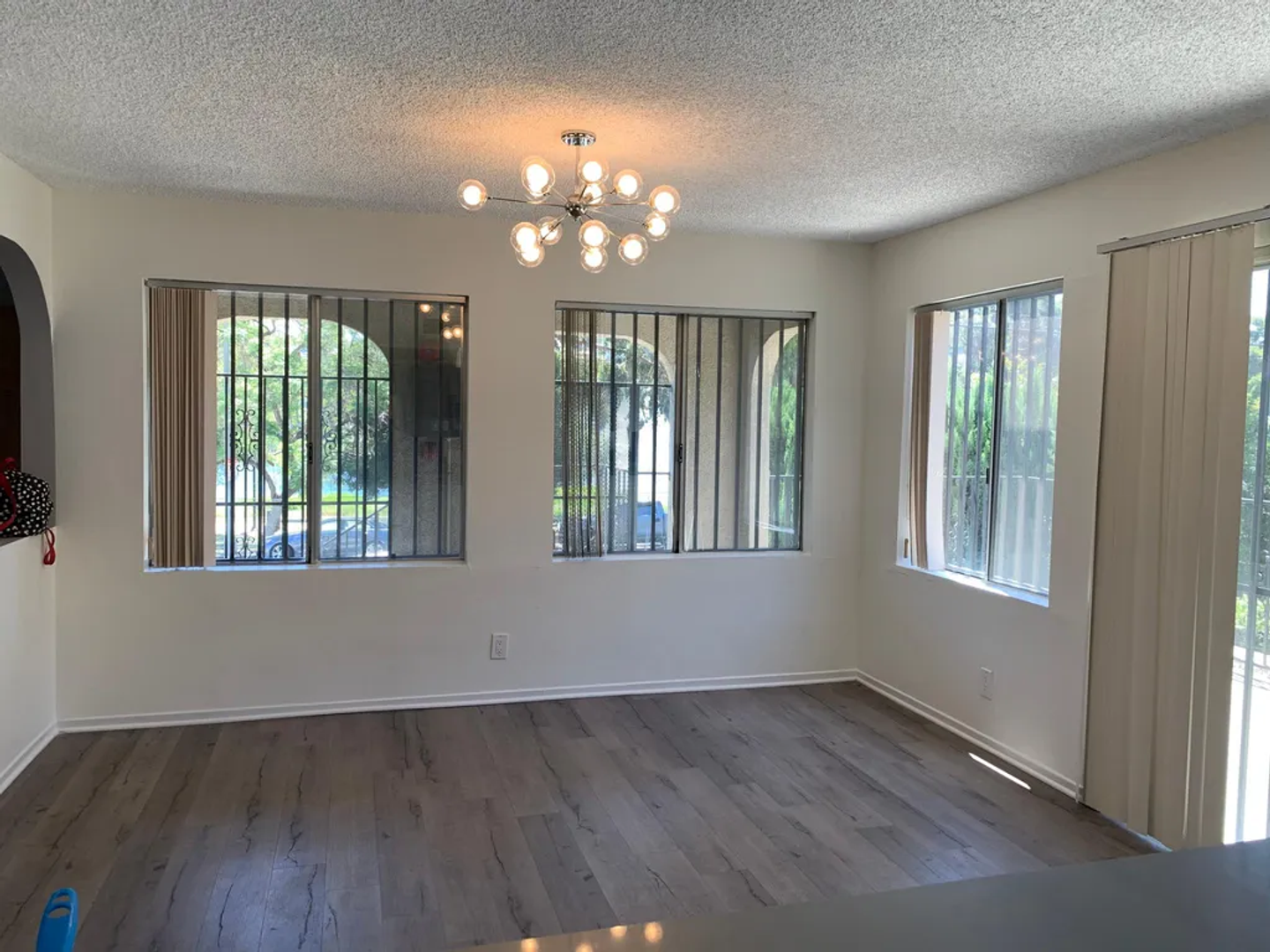 Los Angeles Apartment: 827 Glendale Blvd