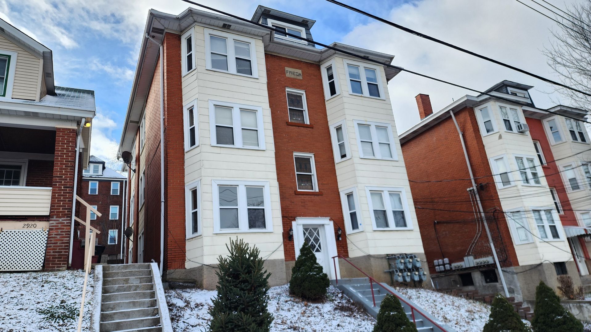 Pittsburgh Apartment: 2918 Clermont Ave