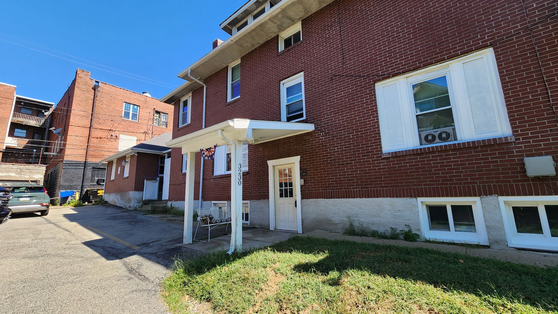 Pittsburgh Apartment: 3230 Wainbell Ave