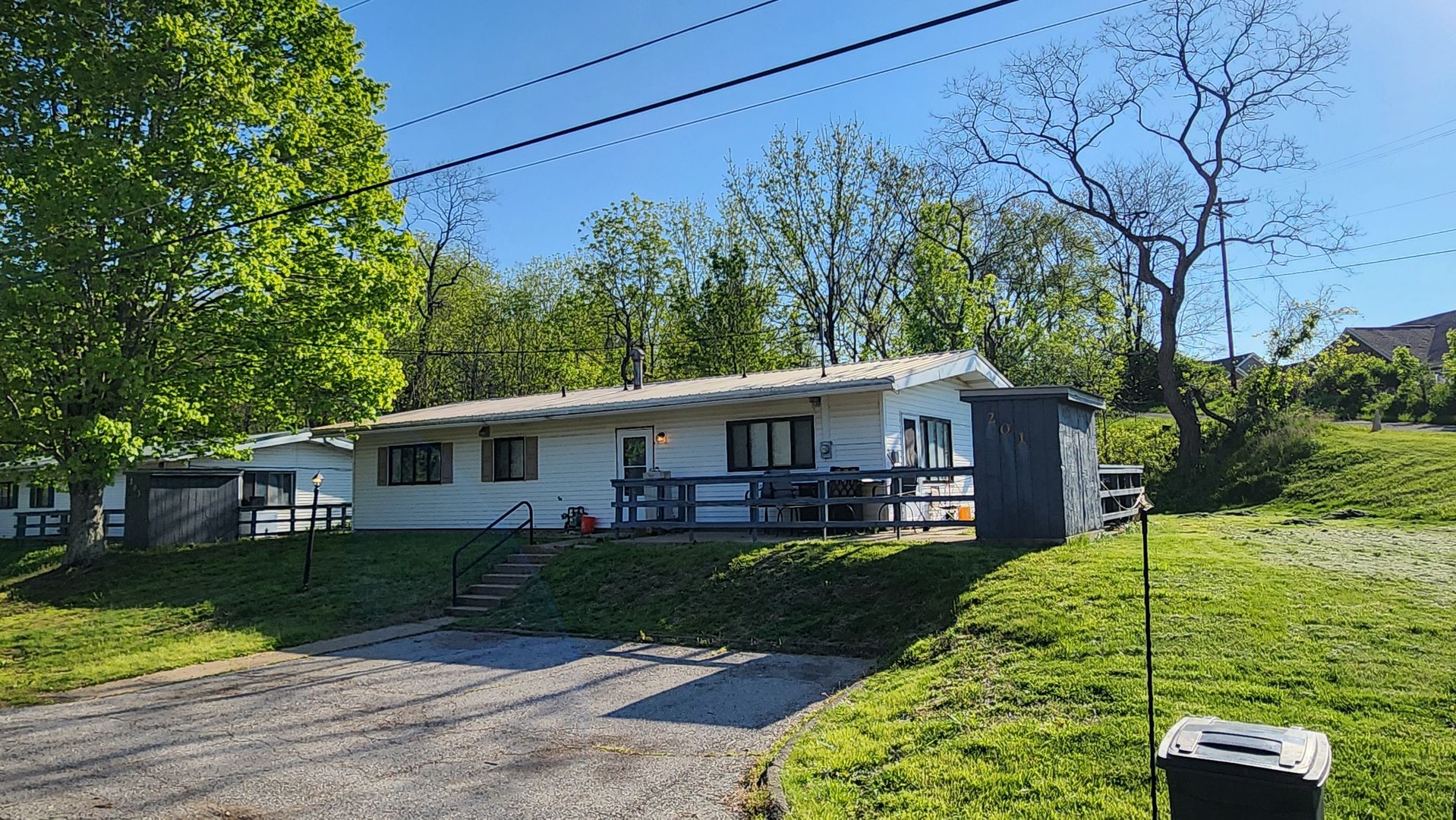 Finleyville House: 201 Woods Edge