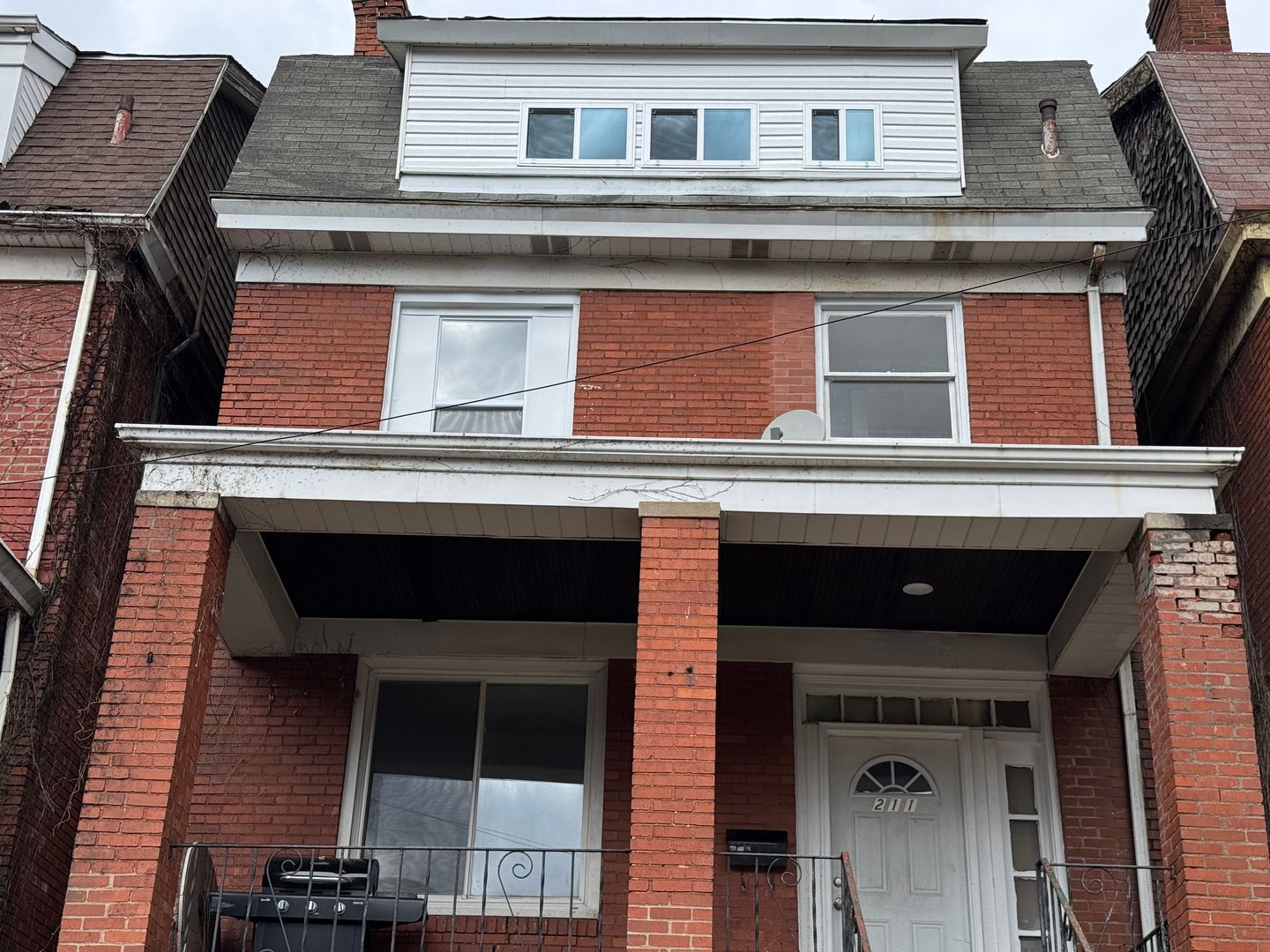 Pittsburgh House: 211 Reifert Street