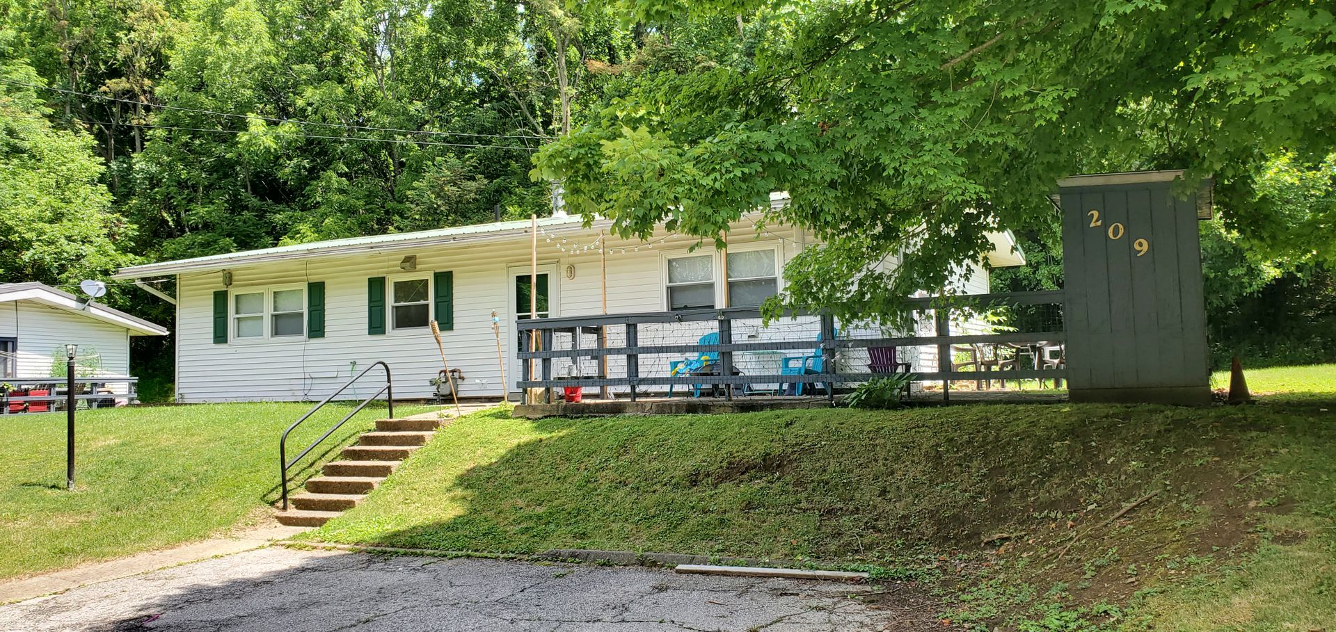 Finleyville House: 209 Woods Edge