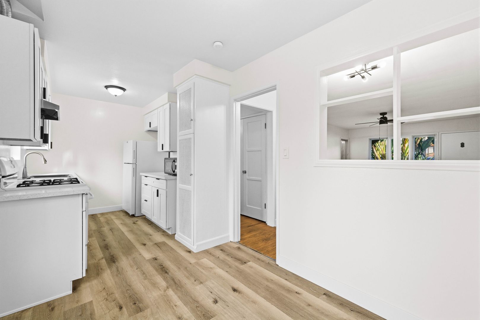 La Jolla Apartment: 6508 La Jolla Blvd