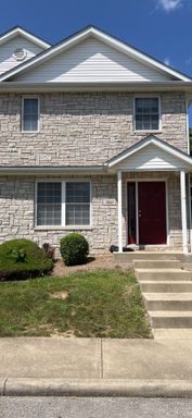 3 BEDROOM TOWNHOUSE Available July 2027! Monthly rent $1,925 – photo 1