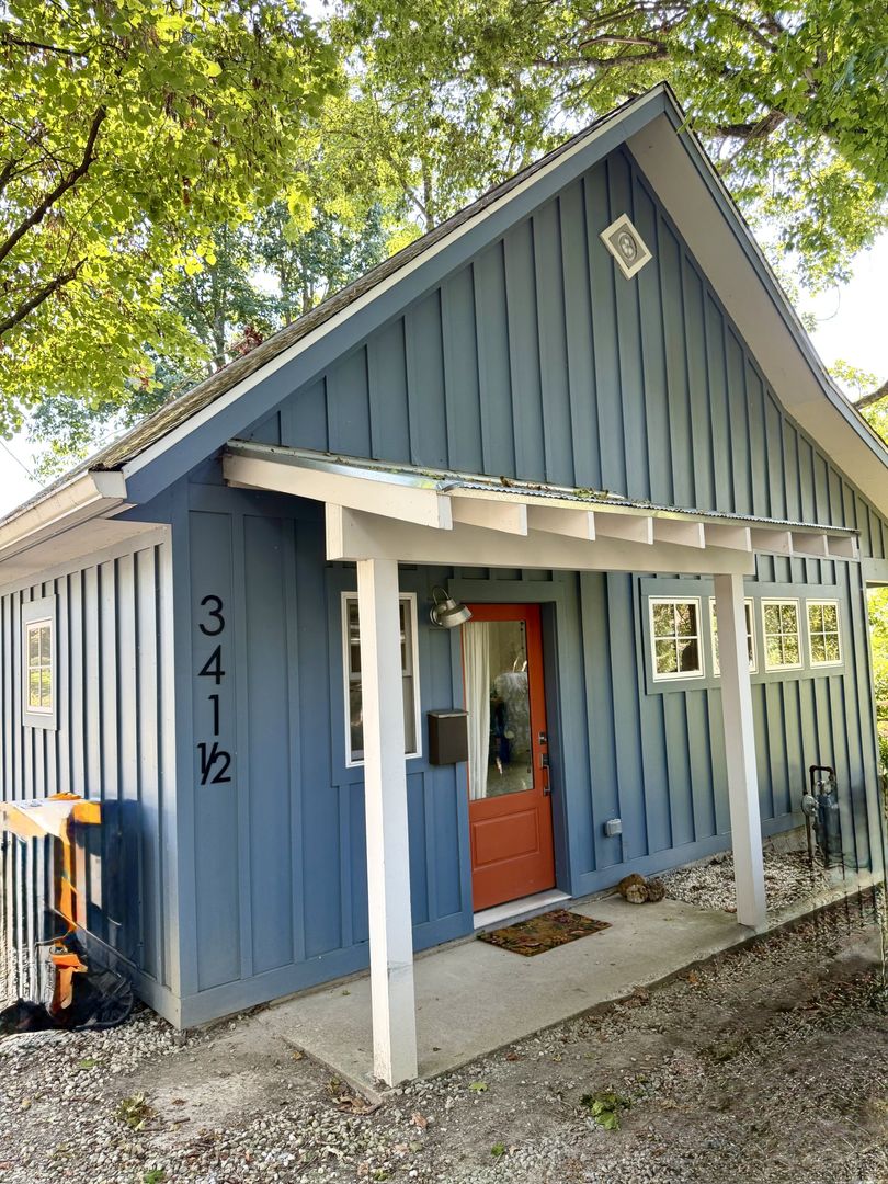 Bloomington House: 341 1/2 S Jackson St.