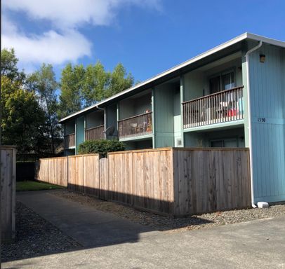 Upstairs 2 bedroom Apartment with Washer/Dryer Connections