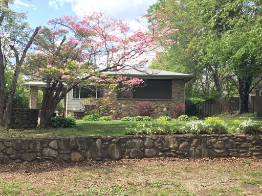 Adorable 2 Bedroom 1.5 Bath cottage in the Heart Of Black Mountain – photo 1