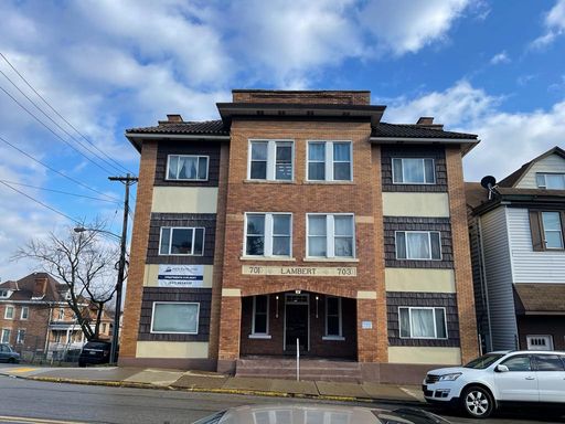 Renovated 3-Bedroom Apartment with Heat and Hot Water & Gas Included – photo 1
