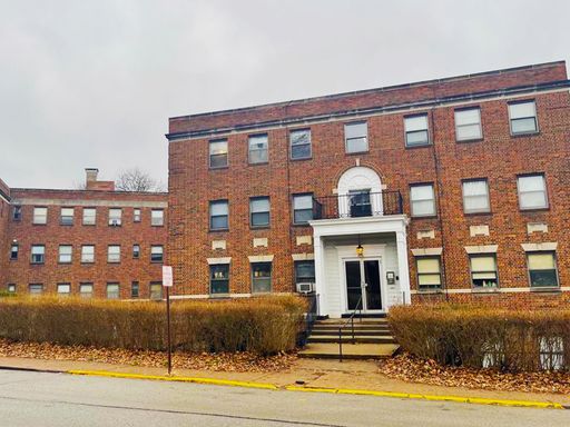 2-Bedroom Apartment With Heat, Hot Water & Gas Included – photo 1
