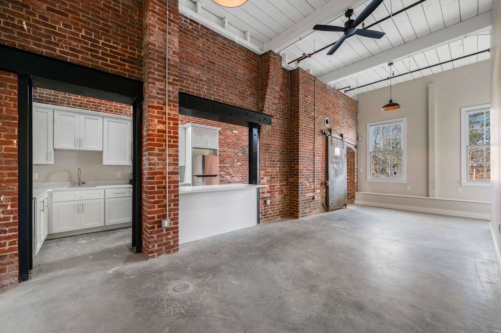 Leominster Apartment: 34 Tremaine St