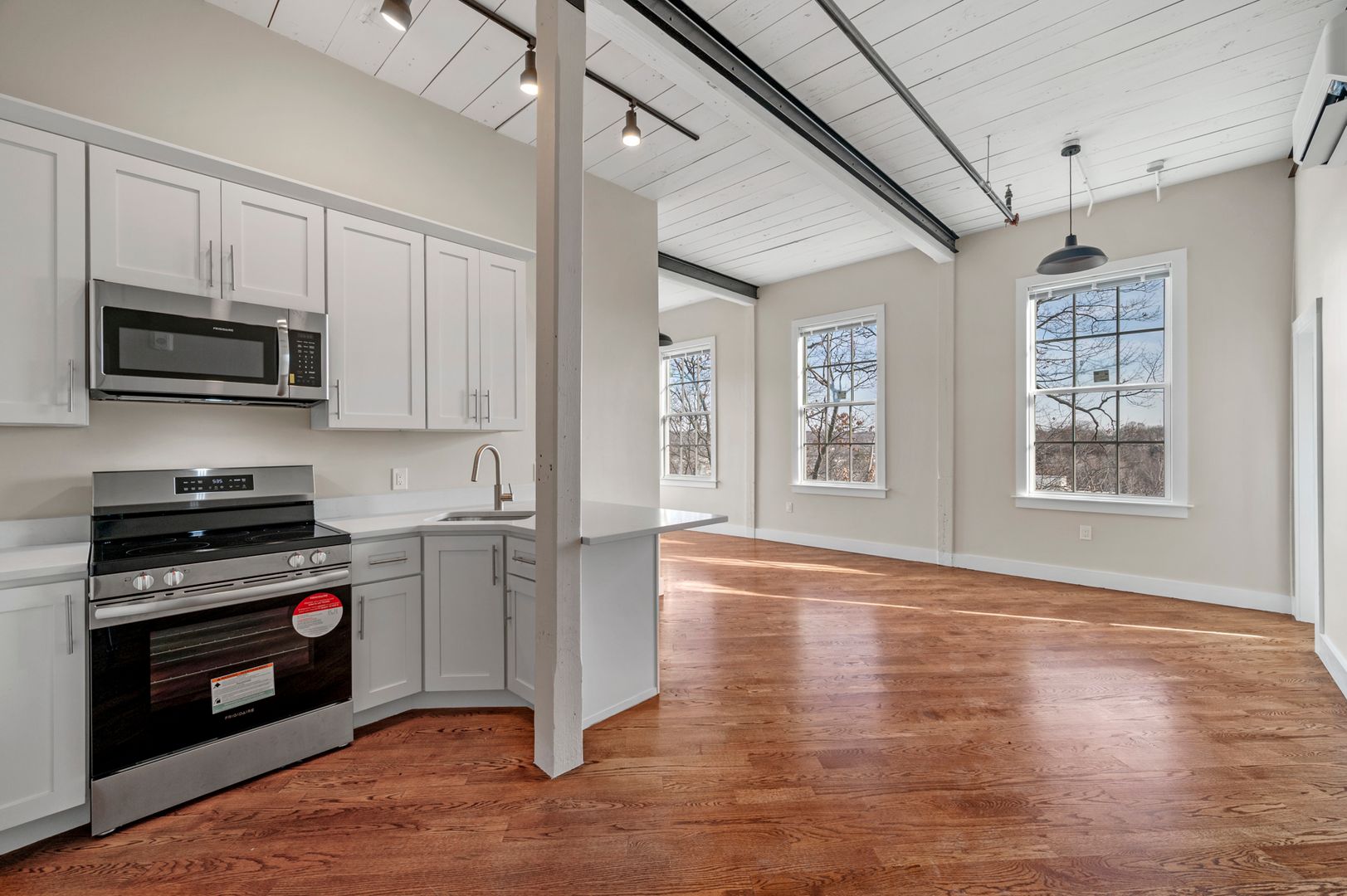 Leominster Apartment: 34 Tremaine St