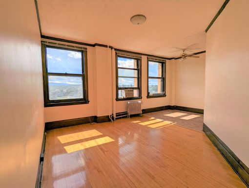 Studio Apartment With Heat, Hot Water & Gas Included