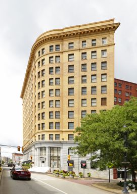 1-Bedroom Apartment With Gas, Heat, Hot Water, and Electricity Included